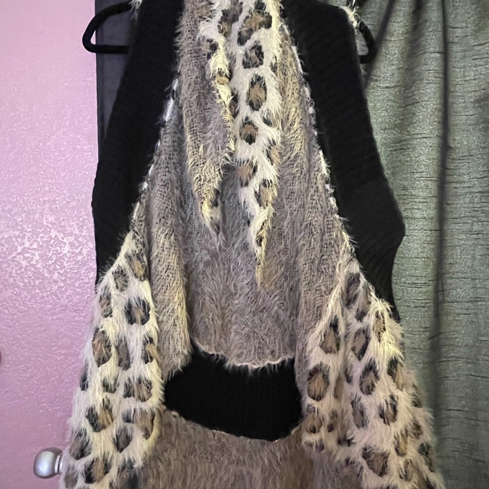 Liquid By Sioni Cheetah Print Shawl/Cover up